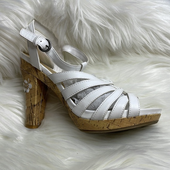 NWOT Bongo “Catalina” Strappy Sandal White Size 10M with a 4” Heel - Picture 10 of 13